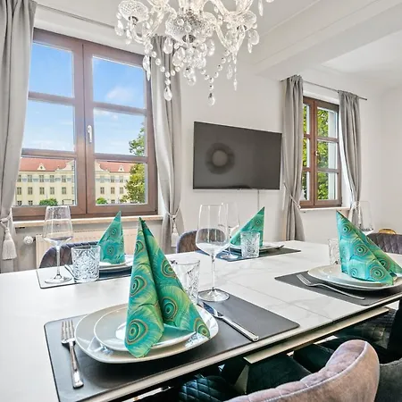 Residenz Zu Montfort - Schlossblick Apartment